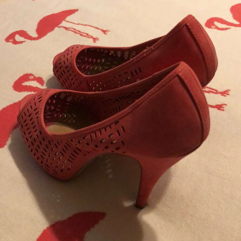 Heels - Picture 3 of 3